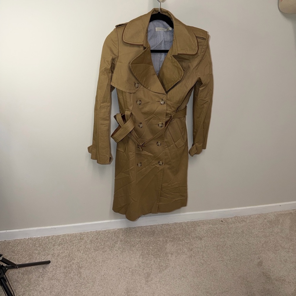 Sandro Tan Trench Coat 🧥 perfect condition